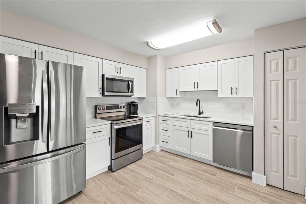 Activo con contrato: $239,900 (2 camas, 2 baños, 988 Pies cuadrados)