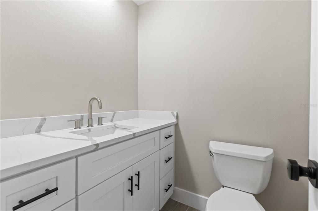 Activo con contrato: $239,900 (2 camas, 2 baños, 988 Pies cuadrados)