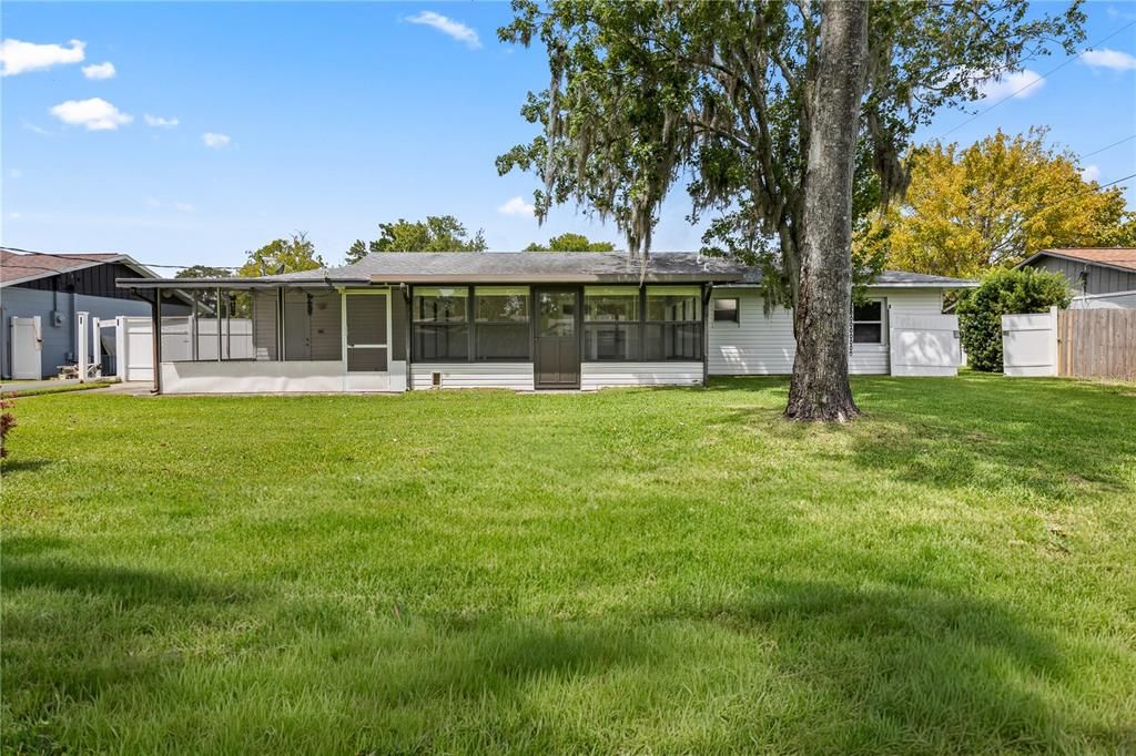 Activo con contrato: $239,900 (2 camas, 2 baños, 988 Pies cuadrados)