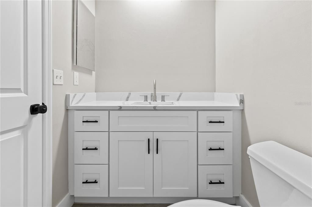 Activo con contrato: $239,900 (2 camas, 2 baños, 988 Pies cuadrados)