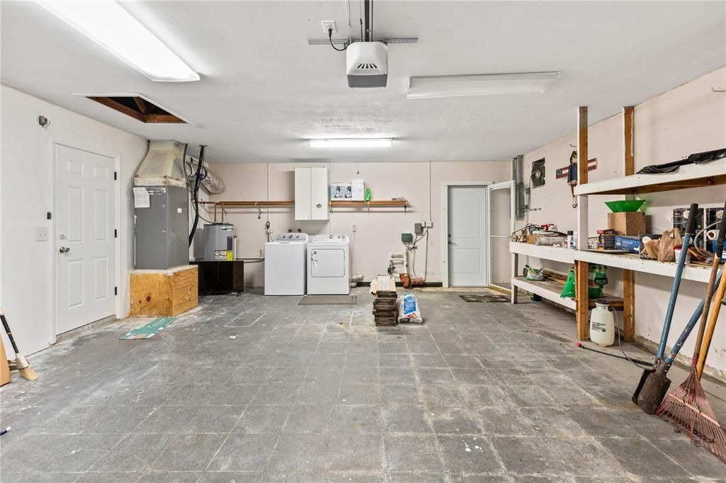 Activo con contrato: $239,900 (2 camas, 2 baños, 988 Pies cuadrados)