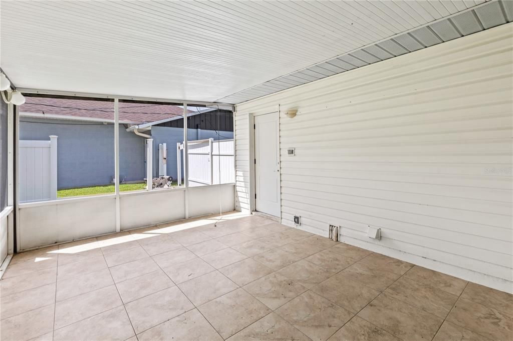 Activo con contrato: $239,900 (2 camas, 2 baños, 988 Pies cuadrados)