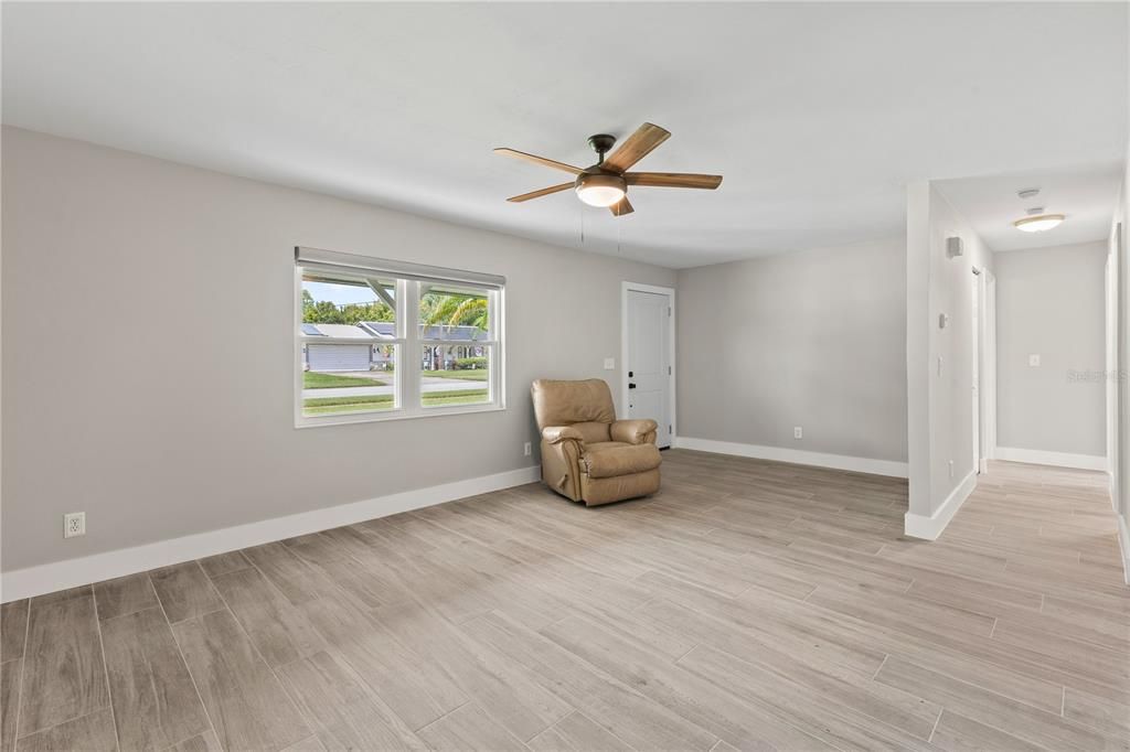 Activo con contrato: $239,900 (2 camas, 2 baños, 988 Pies cuadrados)