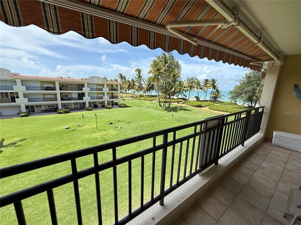 Под контрактом: $448,000 (2 спален, 2 ванн, 1019 Квадратных фут)