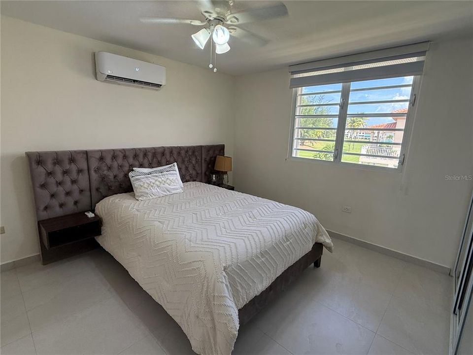 Под контрактом: $448,000 (2 спален, 2 ванн, 1019 Квадратных фут)