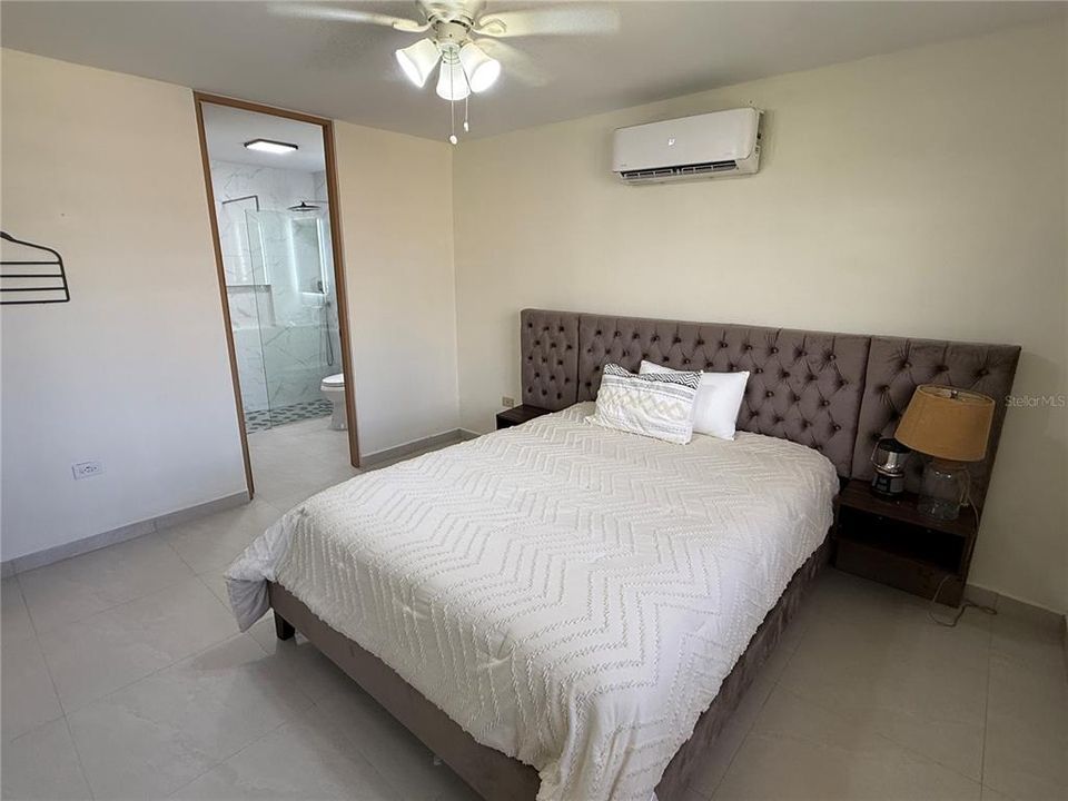 Под контрактом: $448,000 (2 спален, 2 ванн, 1019 Квадратных фут)