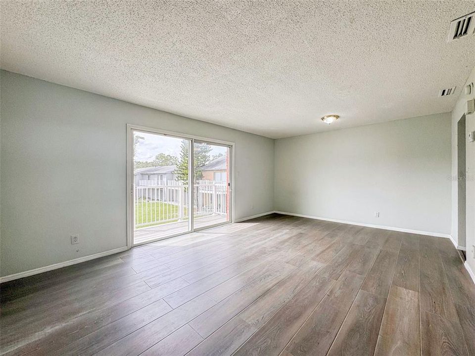 待售: $79,900 (1 贝兹, 1 浴室, 590 平方英尺)