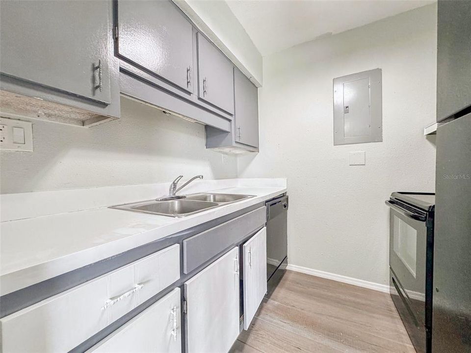 待售: $79,900 (1 贝兹, 1 浴室, 590 平方英尺)