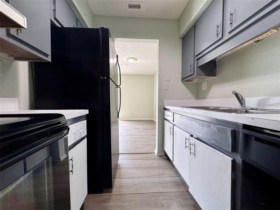 待售: $79,900 (1 贝兹, 1 浴室, 590 平方英尺)