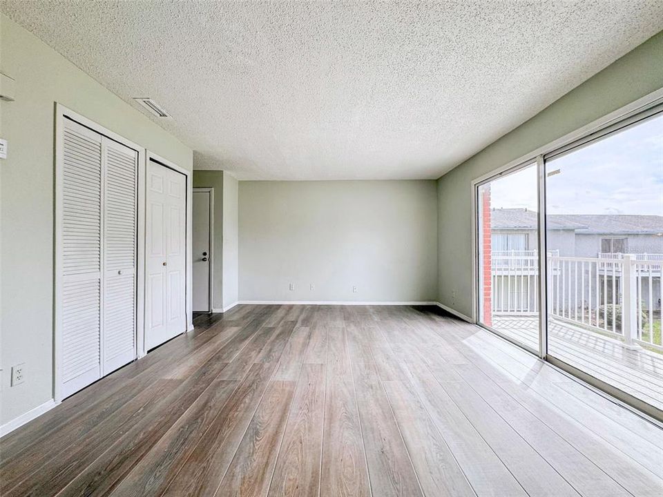 待售: $79,900 (1 贝兹, 1 浴室, 590 平方英尺)