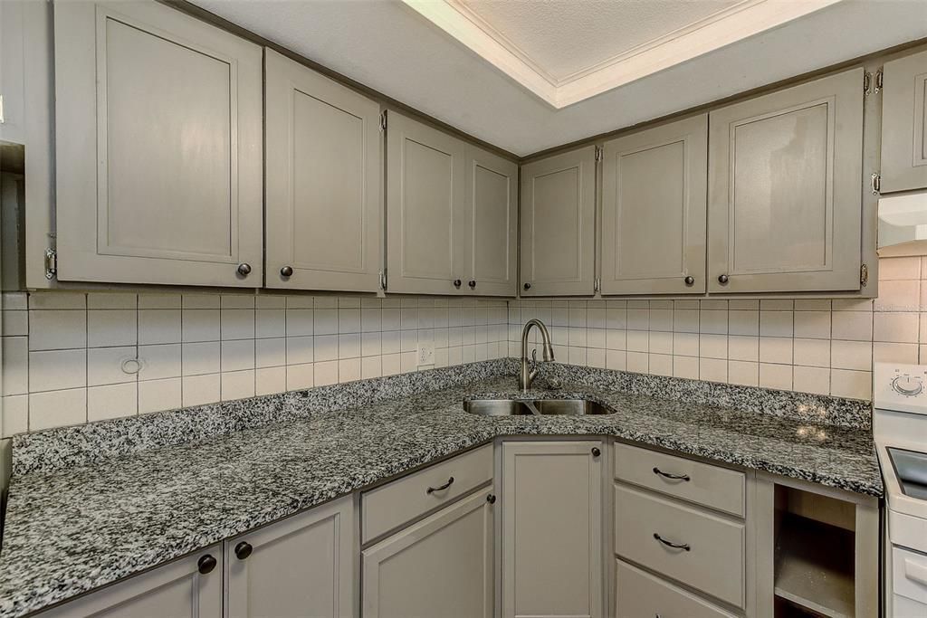 Active With Contract: $1,295 (2 beds, 1 baths, 900 Square Feet)