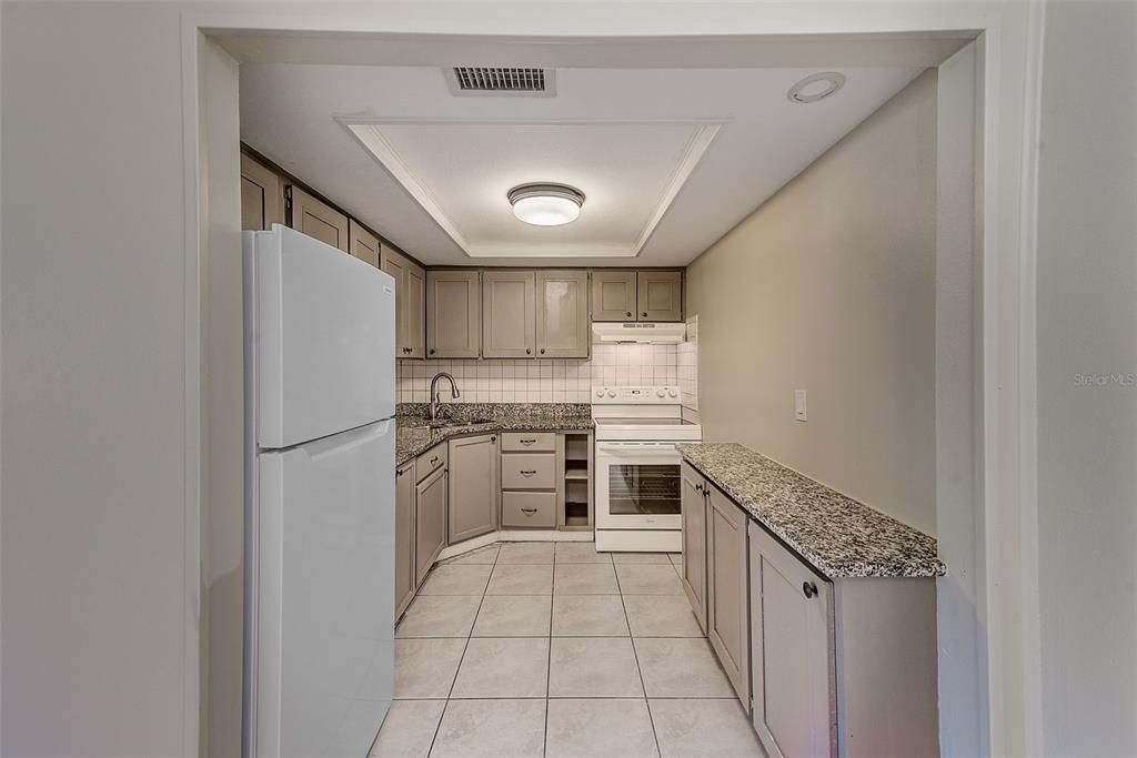 Active With Contract: $1,295 (2 beds, 1 baths, 900 Square Feet)