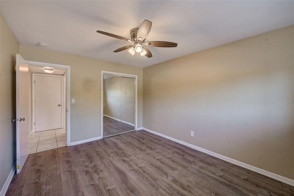 Active With Contract: $1,295 (2 beds, 1 baths, 900 Square Feet)