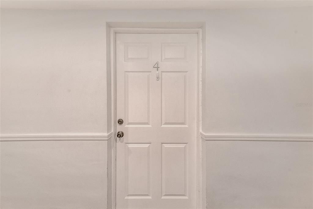 Active With Contract: $1,295 (2 beds, 1 baths, 900 Square Feet)