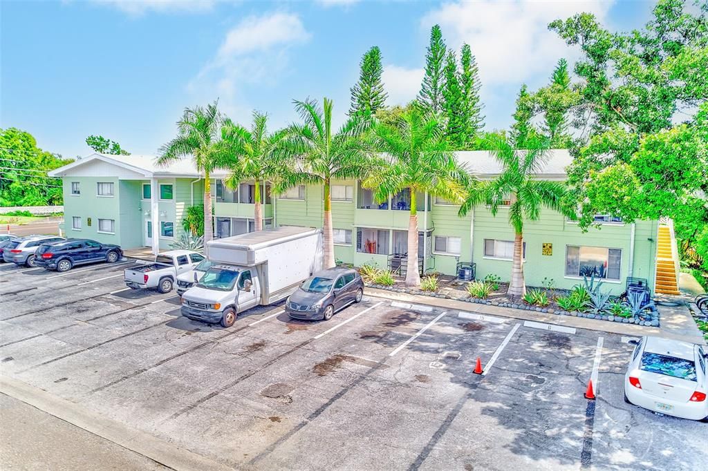 Active With Contract: $1,295 (2 beds, 1 baths, 900 Square Feet)