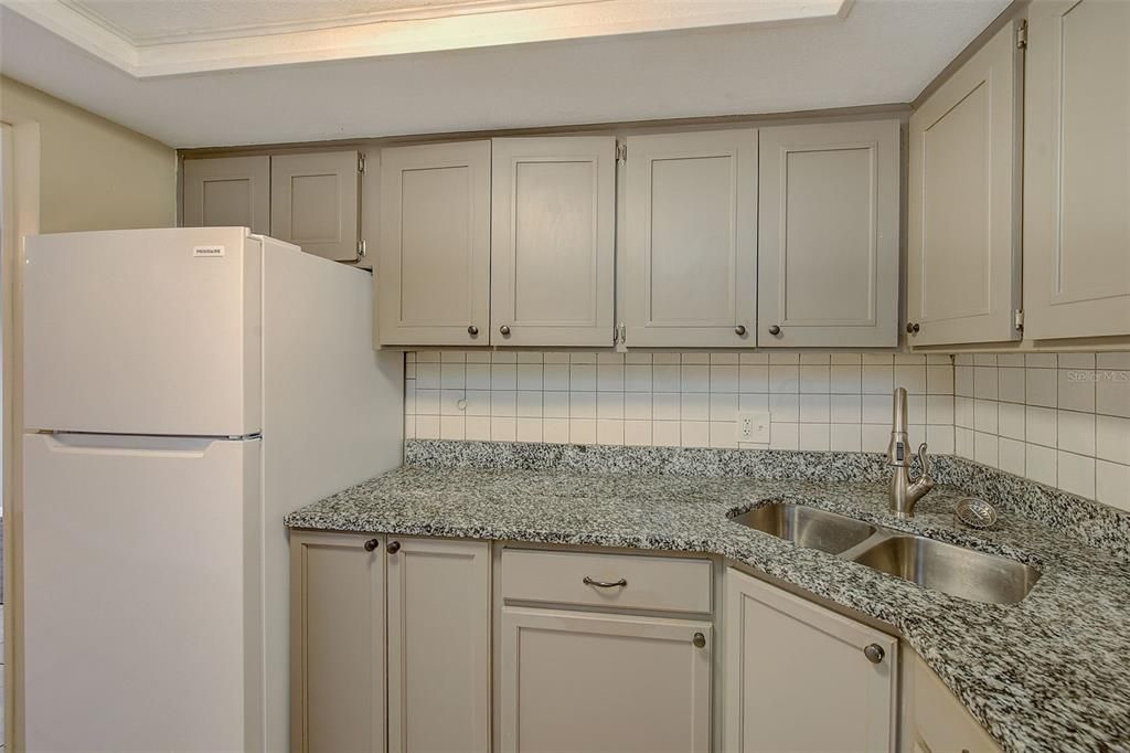 Active With Contract: $1,295 (2 beds, 1 baths, 900 Square Feet)