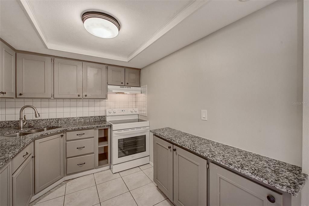Active With Contract: $1,295 (2 beds, 1 baths, 900 Square Feet)