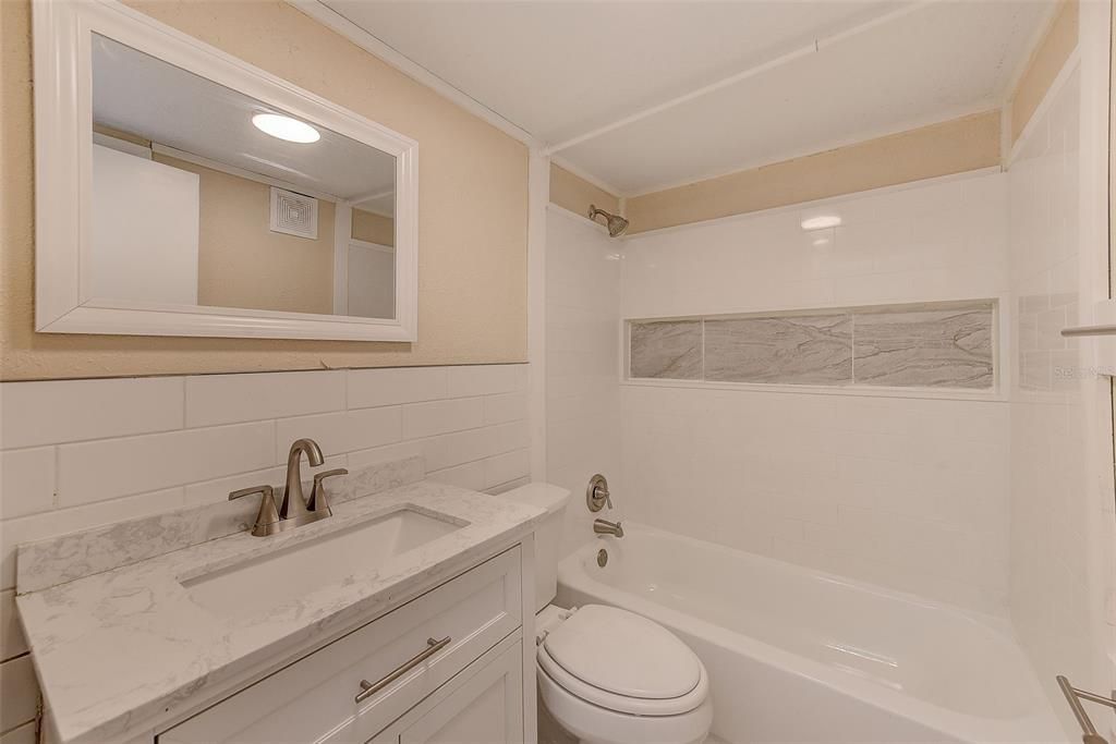 Active With Contract: $1,295 (2 beds, 1 baths, 900 Square Feet)
