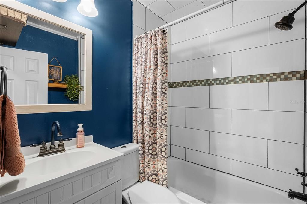 Active With Contract: $225,000 (2 beds, 1 baths, 792 Square Feet)