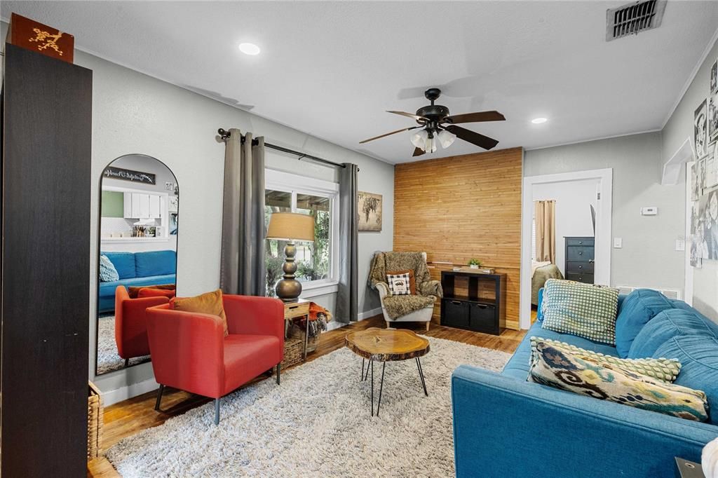 Active With Contract: $225,000 (2 beds, 1 baths, 792 Square Feet)