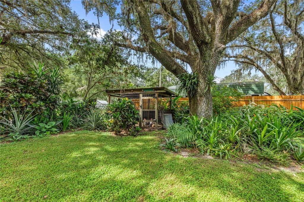 Active With Contract: $225,000 (2 beds, 1 baths, 792 Square Feet)