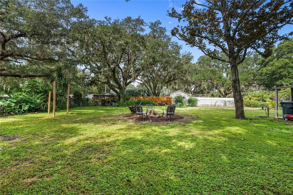 Active With Contract: $225,000 (2 beds, 1 baths, 792 Square Feet)