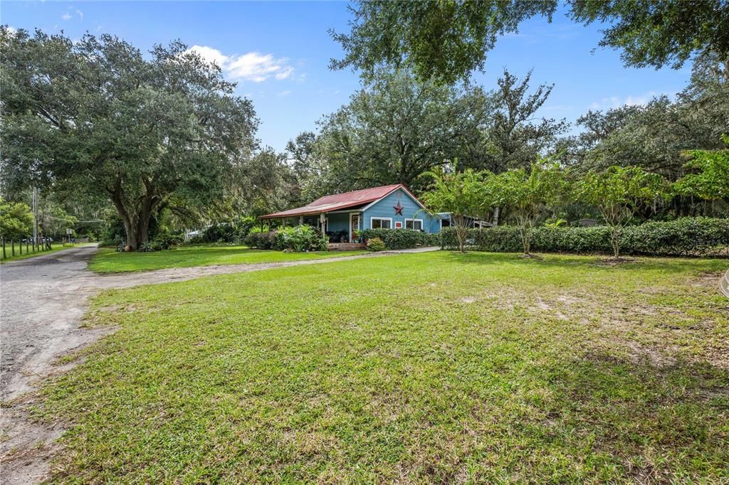 Active With Contract: $225,000 (2 beds, 1 baths, 792 Square Feet)