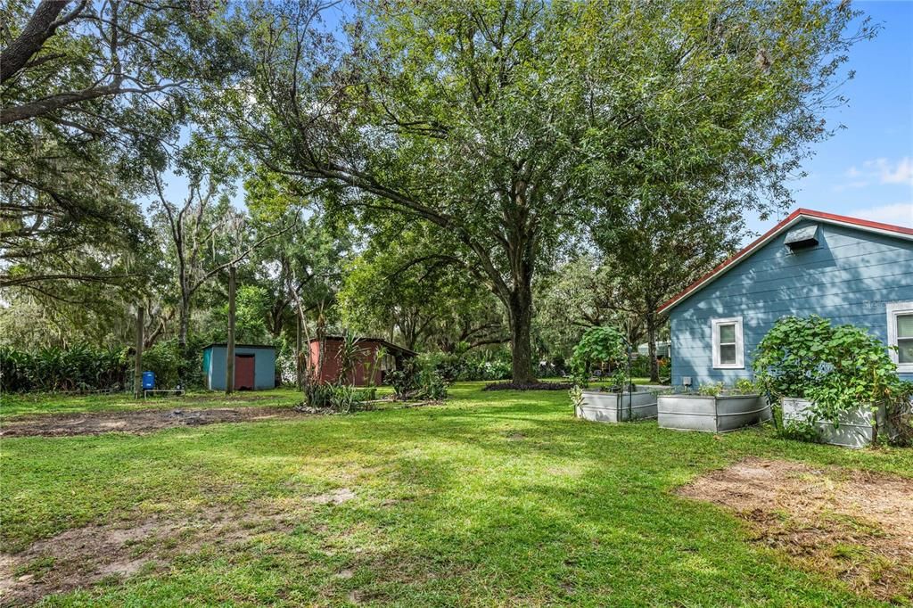 Active With Contract: $225,000 (2 beds, 1 baths, 792 Square Feet)