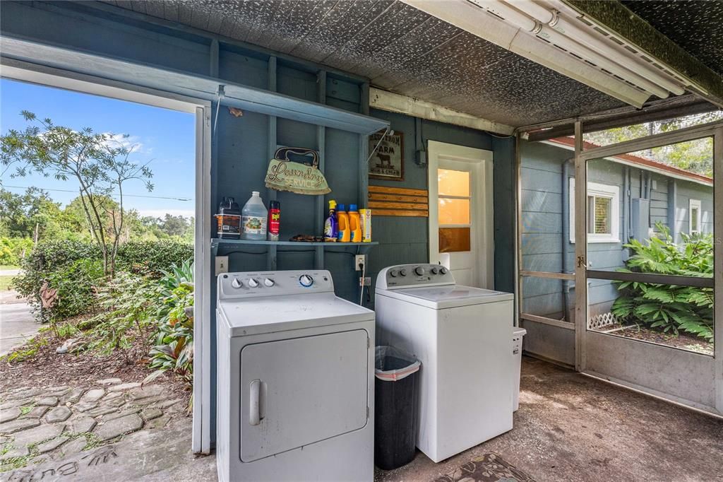 Active With Contract: $225,000 (2 beds, 1 baths, 792 Square Feet)