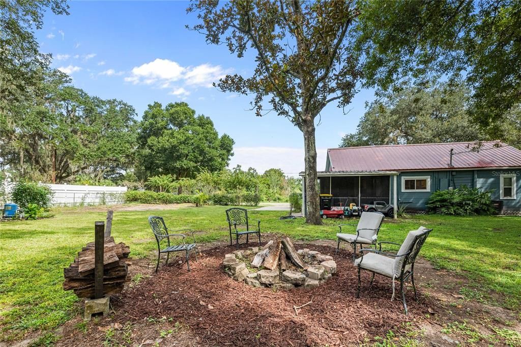 Active With Contract: $225,000 (2 beds, 1 baths, 792 Square Feet)