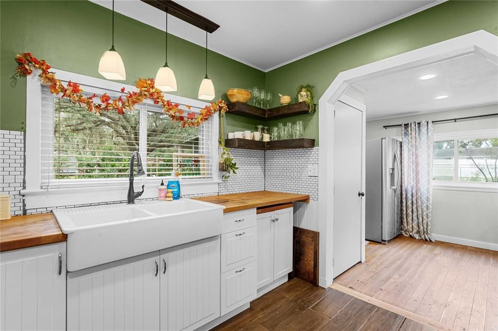 Active With Contract: $225,000 (2 beds, 1 baths, 792 Square Feet)