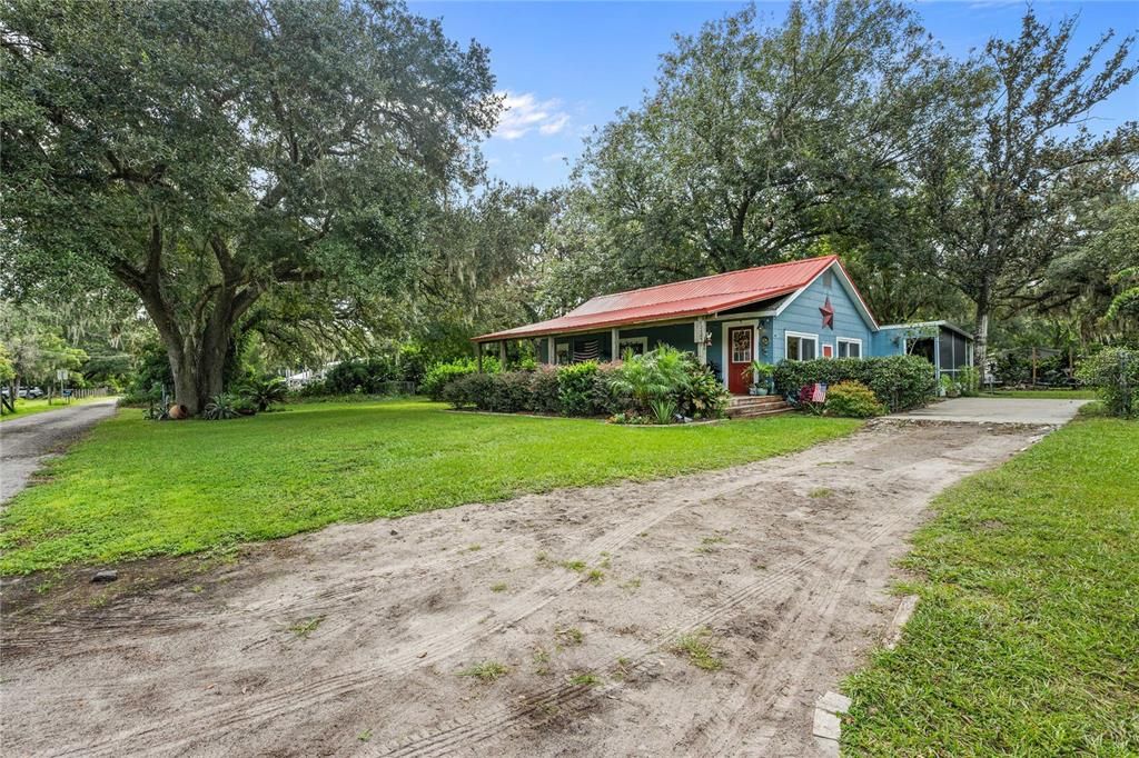 Active With Contract: $225,000 (2 beds, 1 baths, 792 Square Feet)