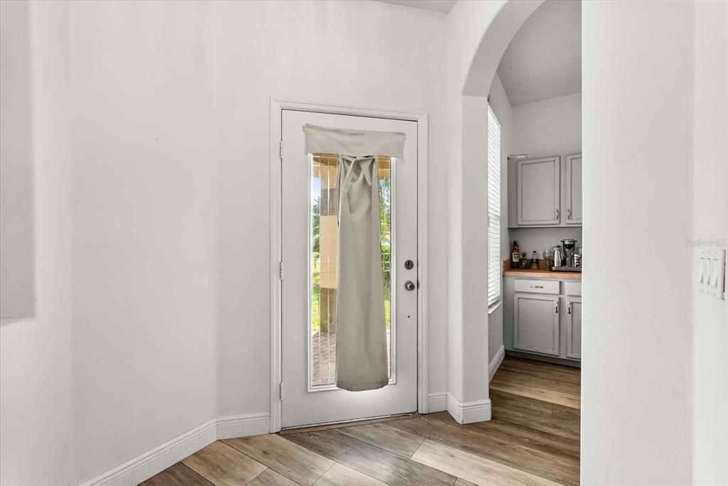 合同活跃: $443,900 (3 贝兹, 2 浴室, 1534 平方英尺)