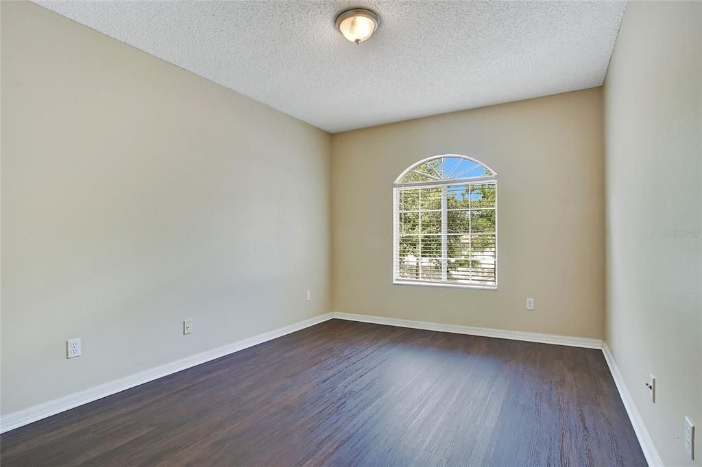 Под контрактом: $399,900 (3 спален, 2 ванн, 1828 Квадратных фут)