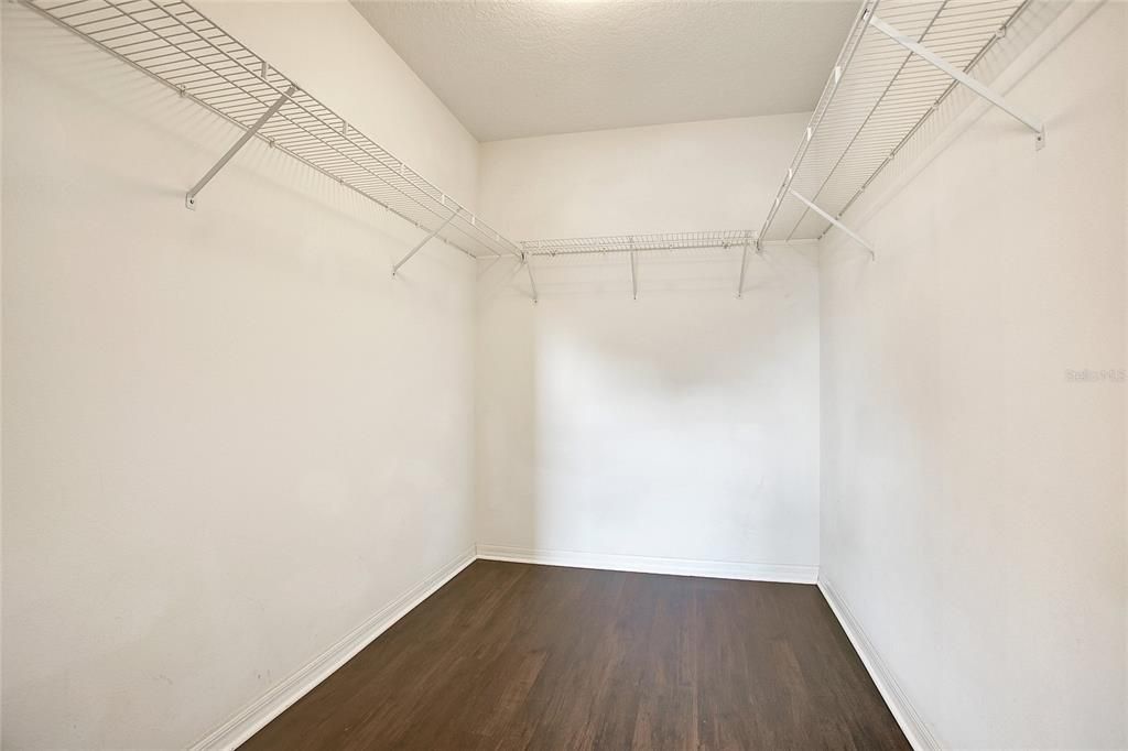 Под контрактом: $399,900 (3 спален, 2 ванн, 1828 Квадратных фут)