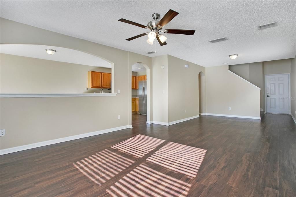 Под контрактом: $399,900 (3 спален, 2 ванн, 1828 Квадратных фут)