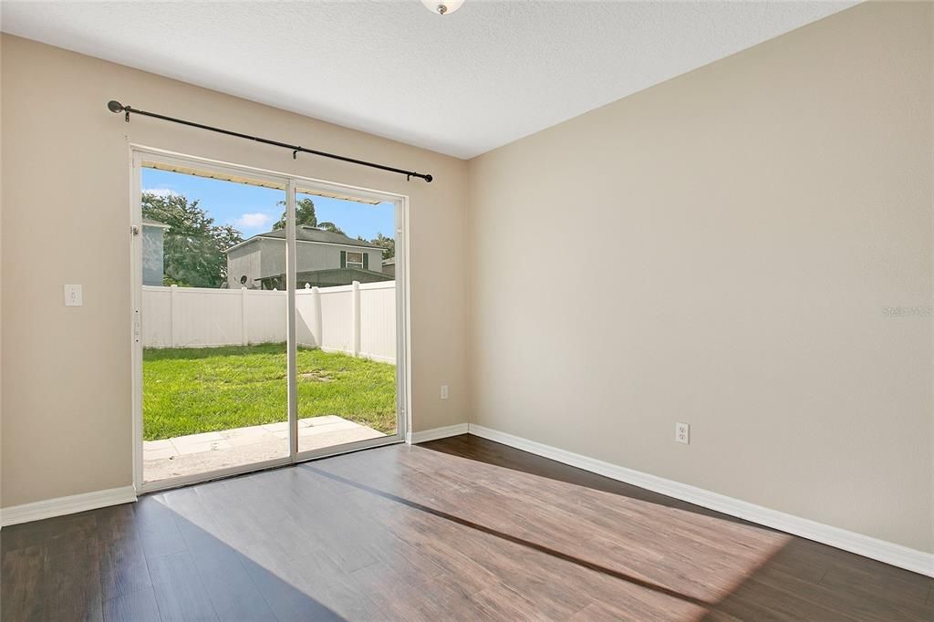 Под контрактом: $399,900 (3 спален, 2 ванн, 1828 Квадратных фут)