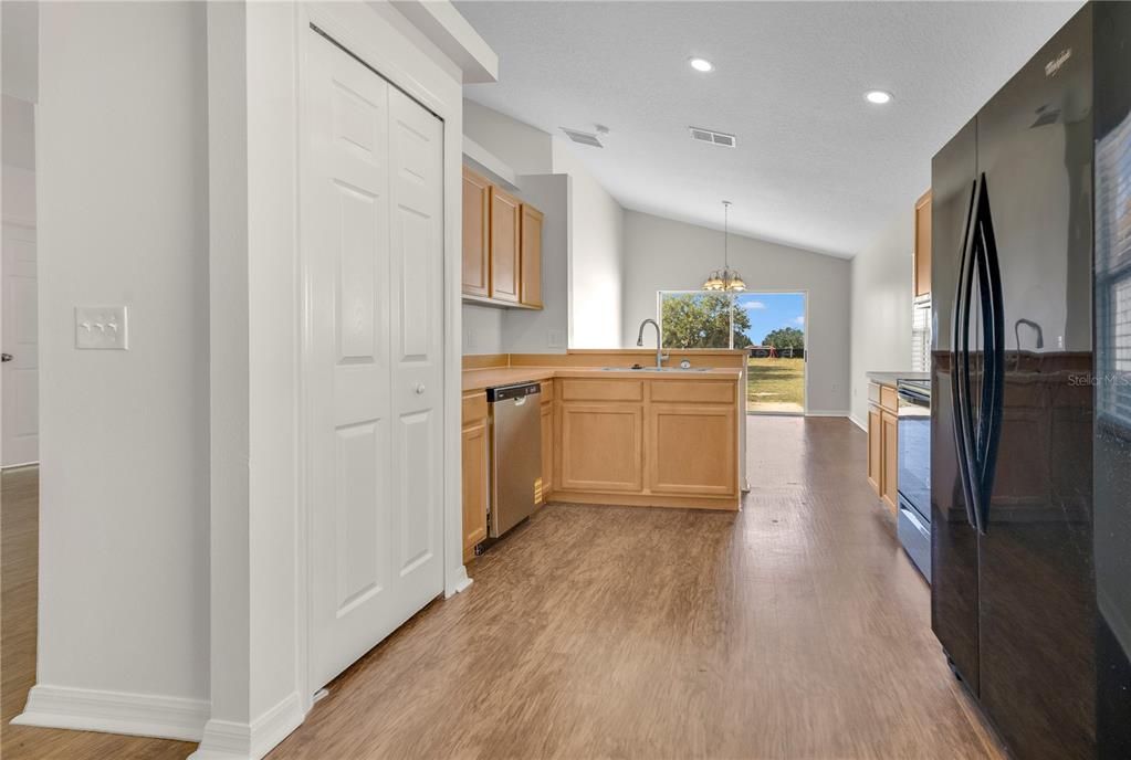 For Sale: $334,900 (4 beds, 2 baths, 1654 Square Feet)