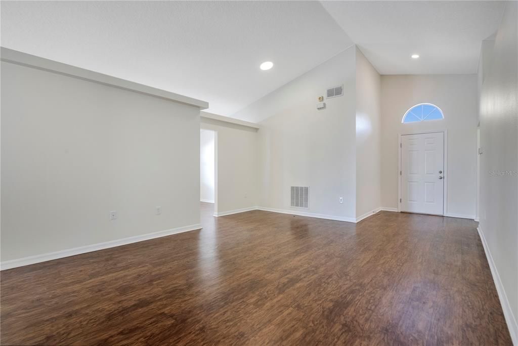 For Sale: $334,900 (4 beds, 2 baths, 1654 Square Feet)