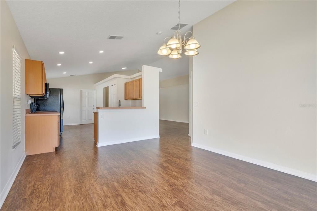 For Sale: $334,900 (4 beds, 2 baths, 1654 Square Feet)