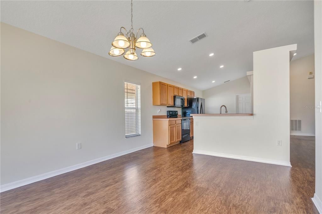 For Sale: $334,900 (4 beds, 2 baths, 1654 Square Feet)