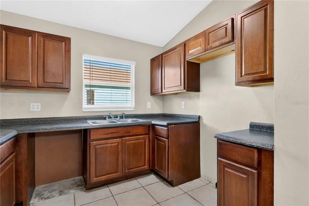 For Sale: $299,900 (3 beds, 2 baths, 1457 Square Feet)