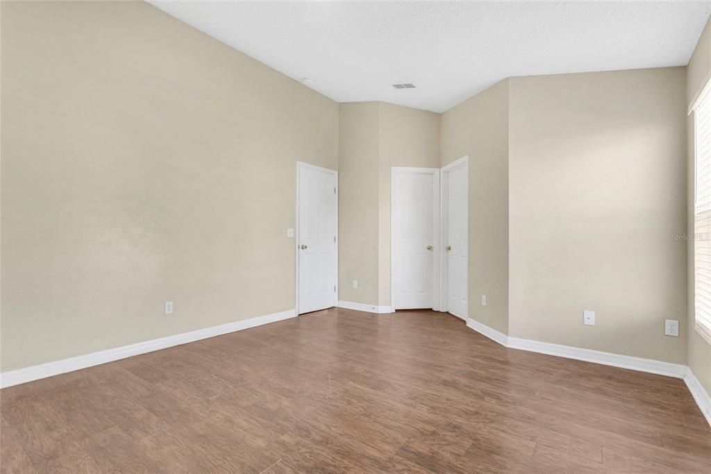 For Sale: $299,900 (3 beds, 2 baths, 1457 Square Feet)