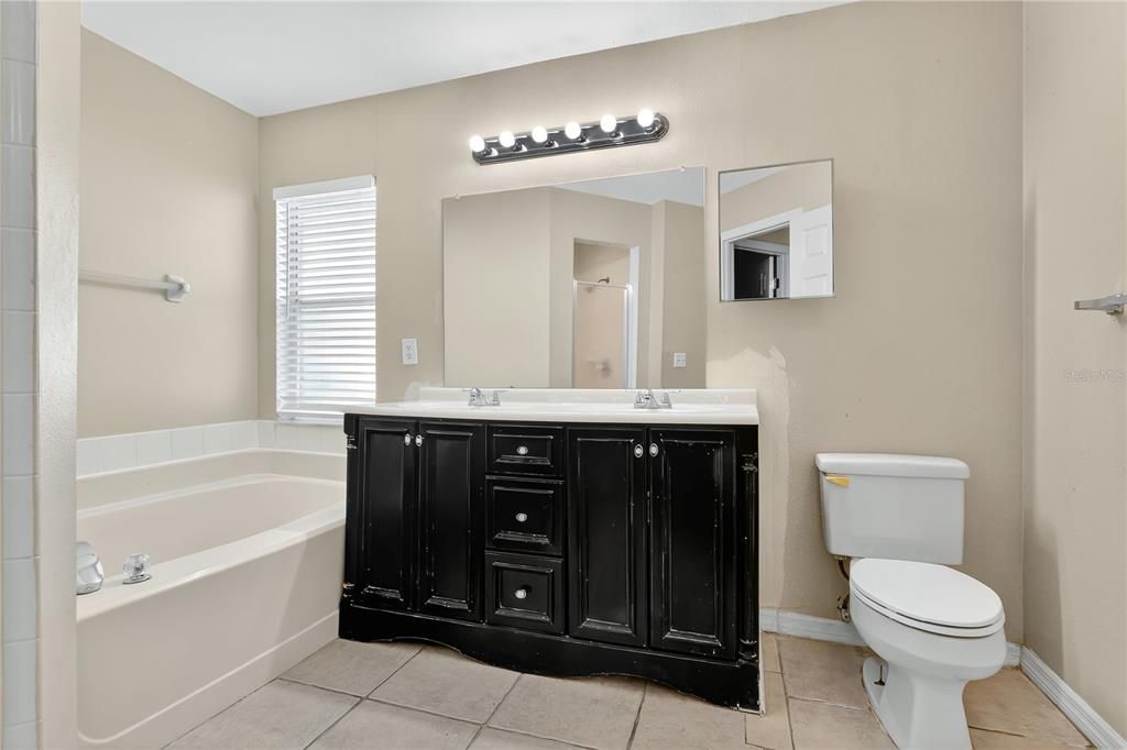 For Sale: $299,900 (3 beds, 2 baths, 1457 Square Feet)