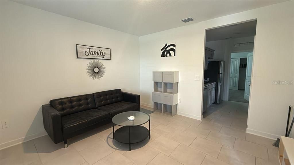 For Rent: $1,400 (1 beds, 1 baths, 650 Square Feet)