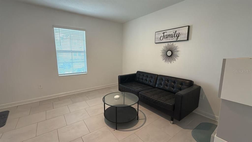 For Rent: $1,400 (1 beds, 1 baths, 650 Square Feet)