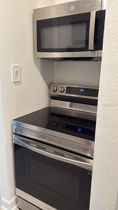 For Rent: $1,400 (1 beds, 1 baths, 650 Square Feet)