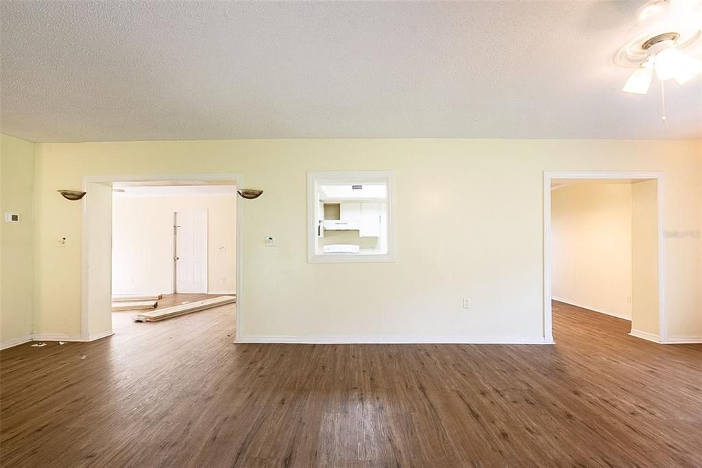 Active With Contract: $289,900 (3 beds, 2 baths, 1904 Square Feet)