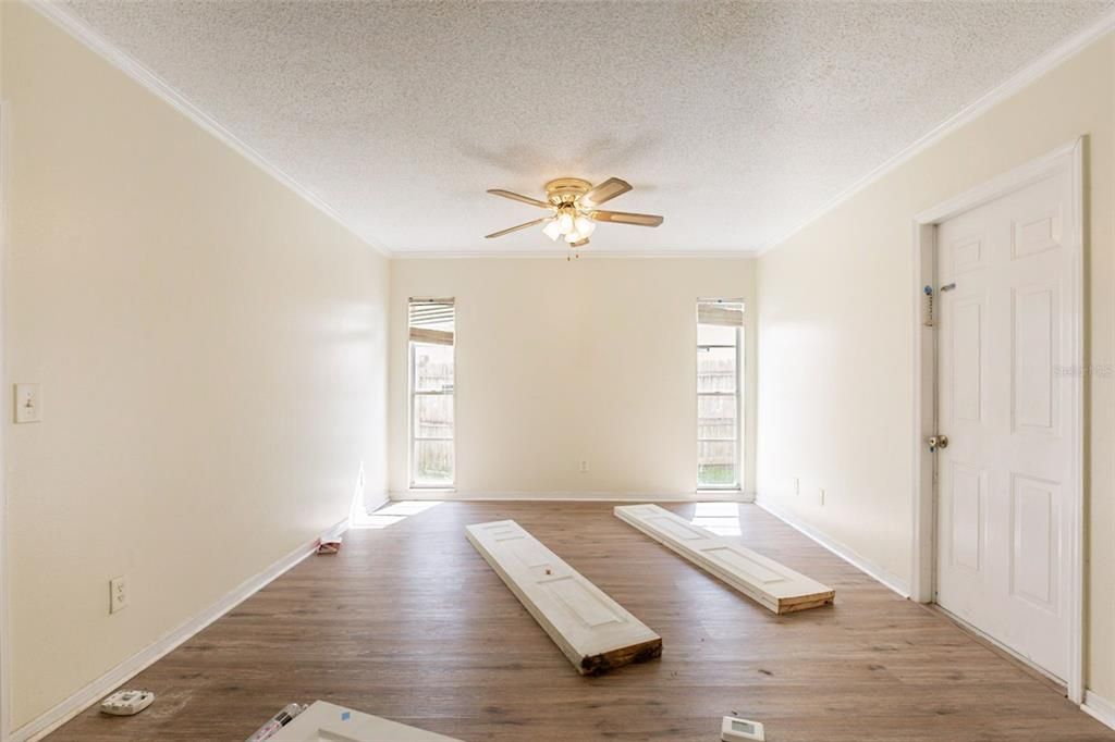 Active With Contract: $289,900 (3 beds, 2 baths, 1904 Square Feet)