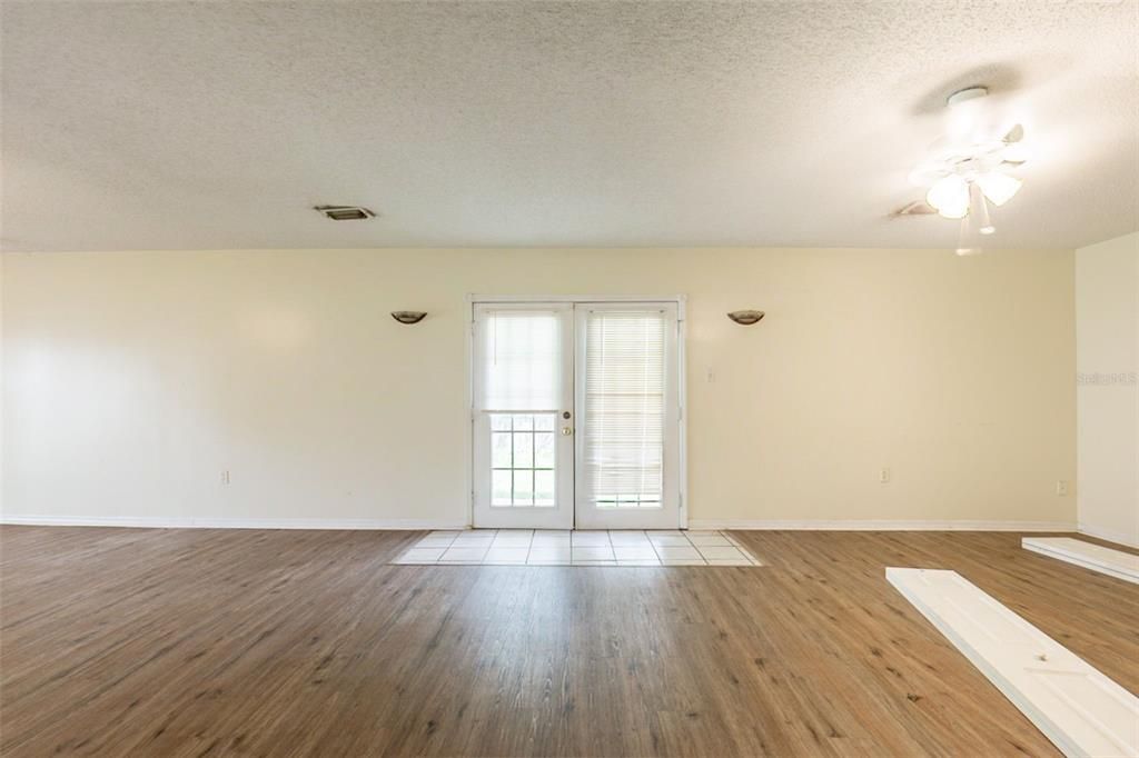 Active With Contract: $289,900 (3 beds, 2 baths, 1904 Square Feet)